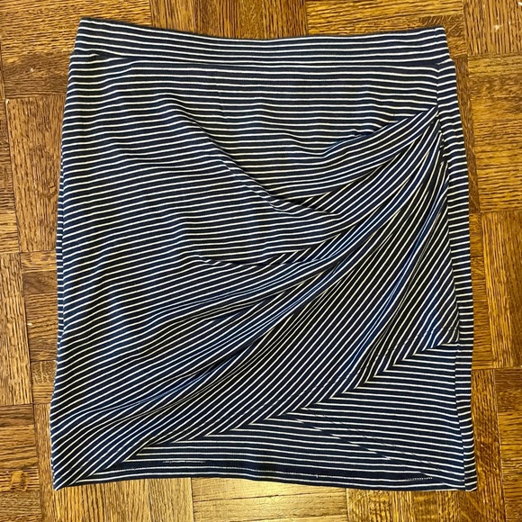 BCBGMaxAzria knit mini skirt - Picture 2 of 3